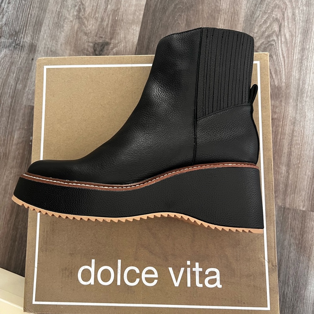 Dolce Vita Black Ankle Booties with Platform Sole - Picture 2 of 3
